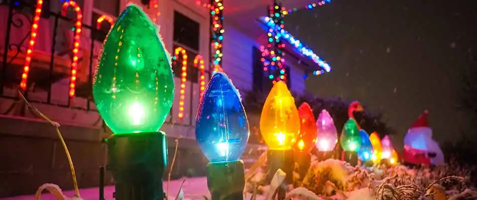 Why You Need Professional Holiday Lighting Services
